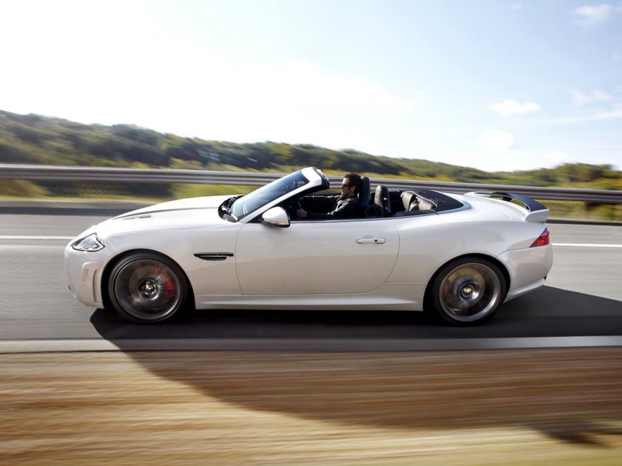  Jaguar XKR-S Convertible 2011 года  (UK) (фото 13 из 16)